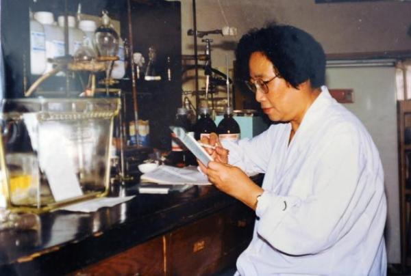 屠呦呦納入新教材，小學初中高中課本都涉及，能影響學生什么？