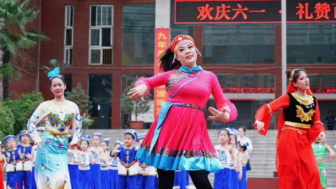 洛陽(yáng)東方外國(guó)語(yǔ)幼兒園獻(xiàn)禮建黨一百年暨六一民族大聯(lián)歡活動(dòng)