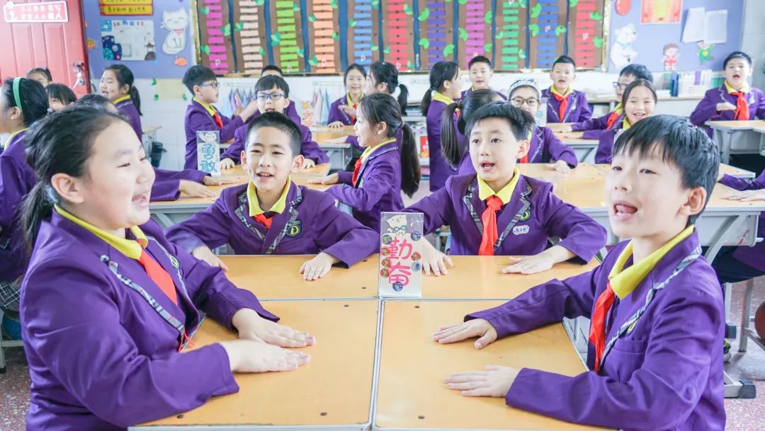 「寓教于樂 巧學(xué)古詩」東外小學(xué)部巧借撲克牌玩轉(zhuǎn)古詩詞系列活動(dòng)